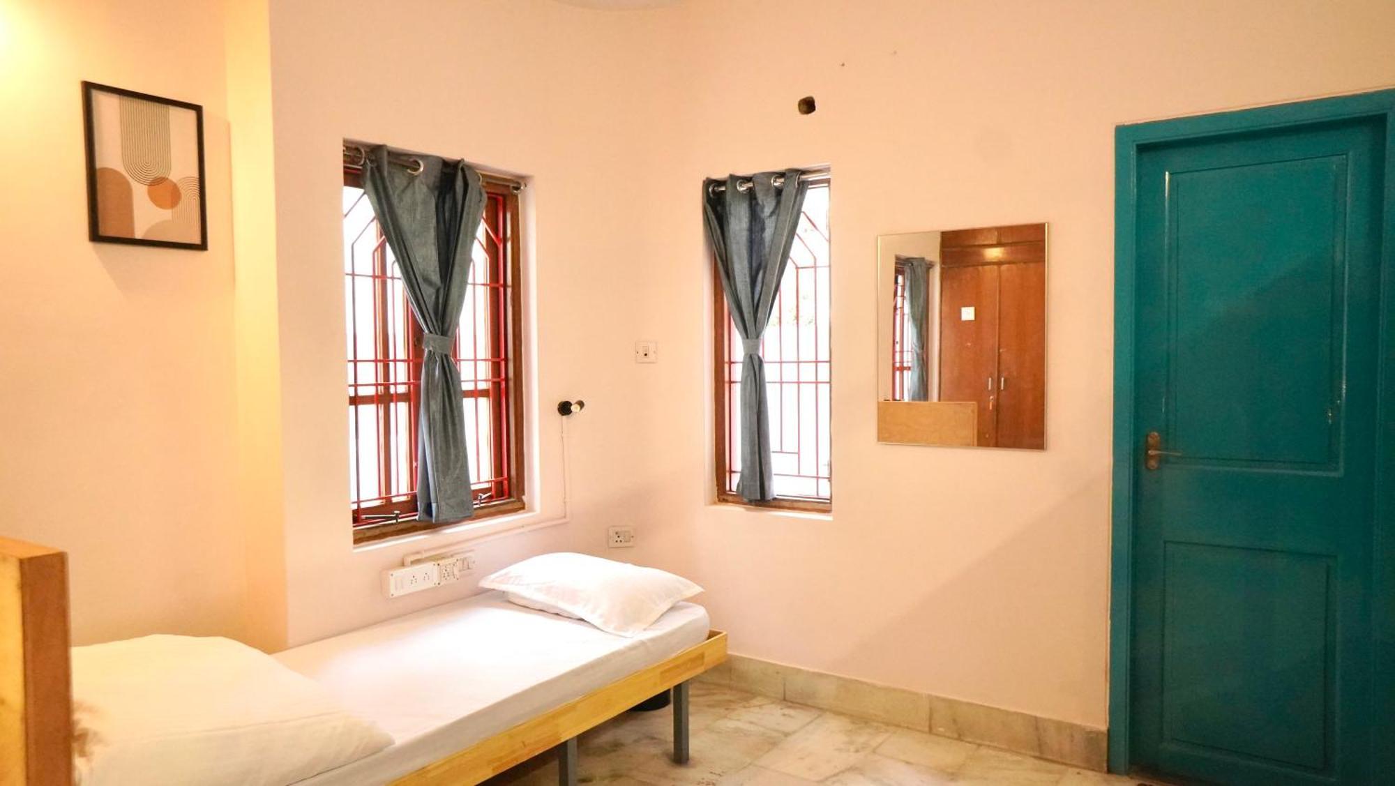 Roambay - Gokulam Hostel Mysore Exterior foto
